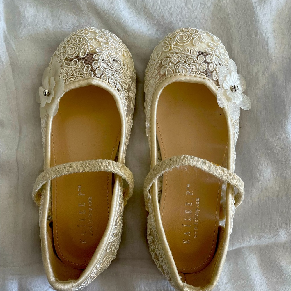 Crochet Lace Mary Jane Flats with Flower Applique